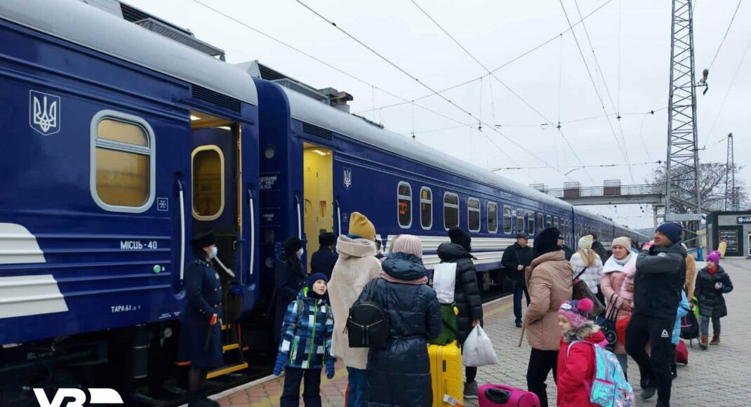 Сьогодні на найдовший залізничний маршрут в Україні запустили потяг Маріуполь - Рахів (фото)