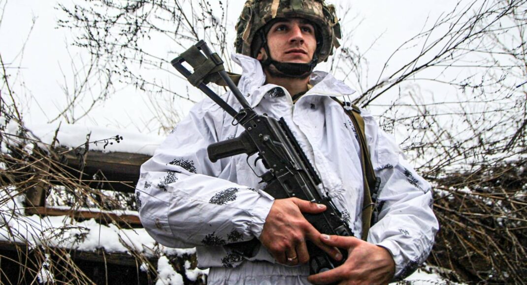 В ООС за сутки НВФ 4 раза нарушили режим "тишины": 1 украинский воин ранен, 2 - травмированы от подрыва