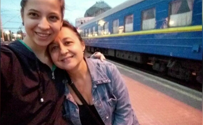 "Новий рік я зустрічаю без мами": історію незаконно ув'язненої в ОРДО вчительки з Києва розповіла її донька