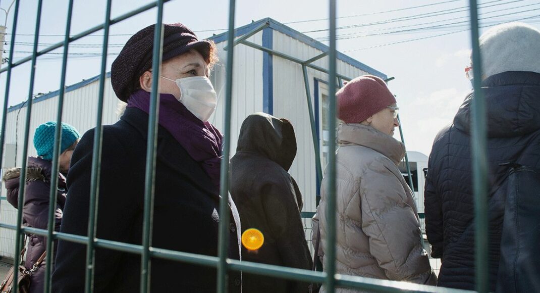 Пенсии под угрозой? Зачем боевики "ДНР" блокируют украинские выплаты