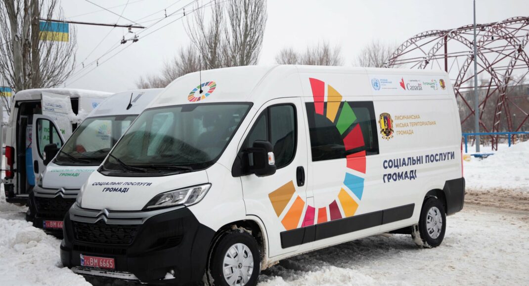 На Луганщині три громади отримали автомобілі для організації мобільної соціальної служби (фото)