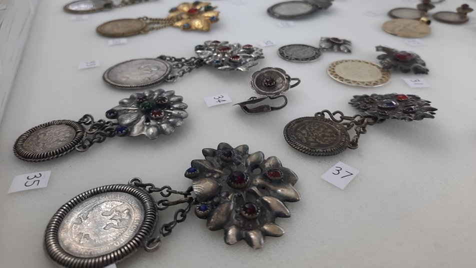 У музей Маріуполя передали 35 медальйонів 19-го століття