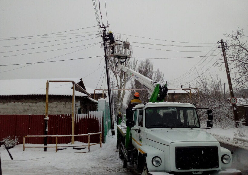 На Донеччині енергетики відновили енергопостачання 24 населених пунктів, які постраждали від негоди
