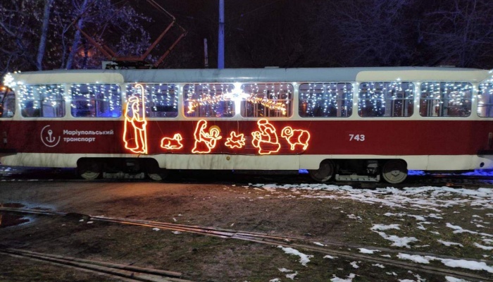 транспорт в Мариуполе украсили новогодними огнями