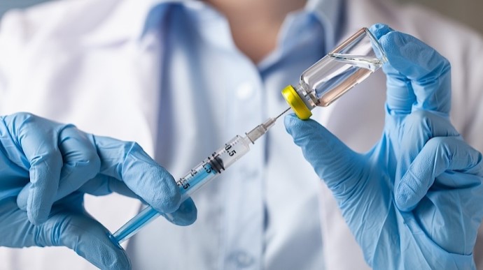 Почти 450 жителей Донецкой области уже получили бустерную COVID-прививку