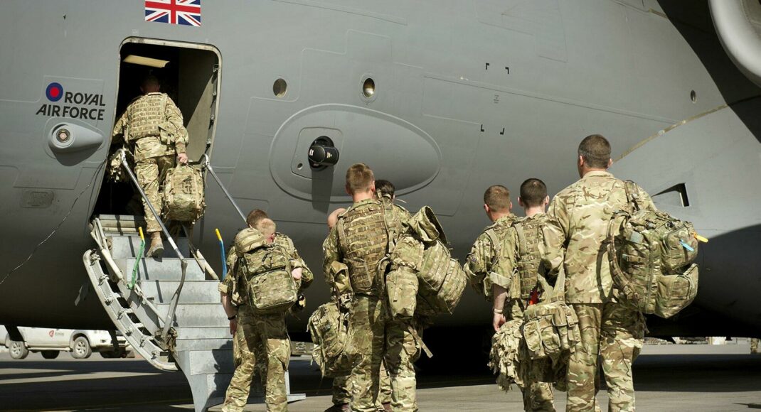 Британські військові інструктори готові до евакуації з України у разі вторгнення Росії, — ЗМІ