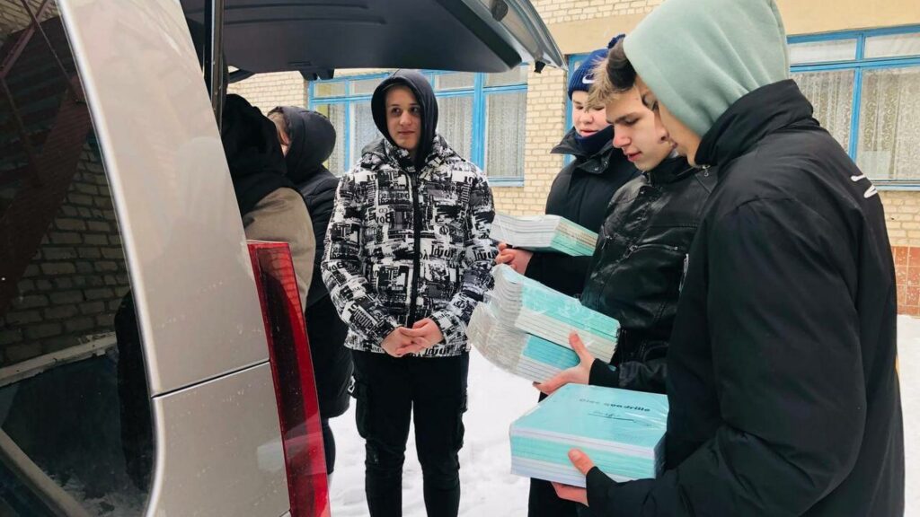 "Допомога Схід" направила в школы на Донбассе канцелярские принадлежности на сумму более 175 тысяч гривен