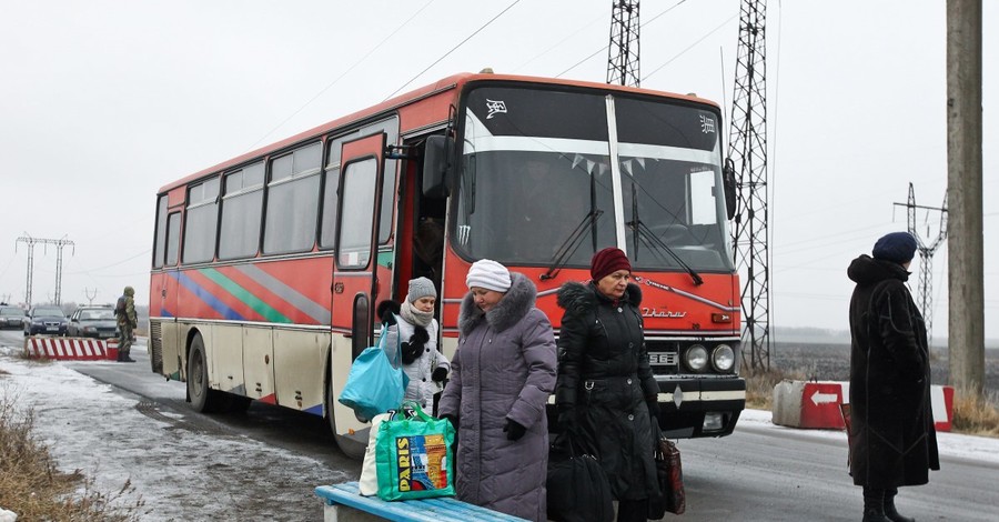 Автобус Єнакієве-Донецьк збив чоловіка: постраждалий загинув