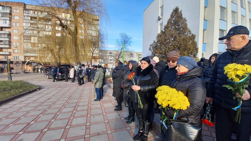 На Житомирщині попрощалися з десантником, який загинув у зоні ООС (фото)