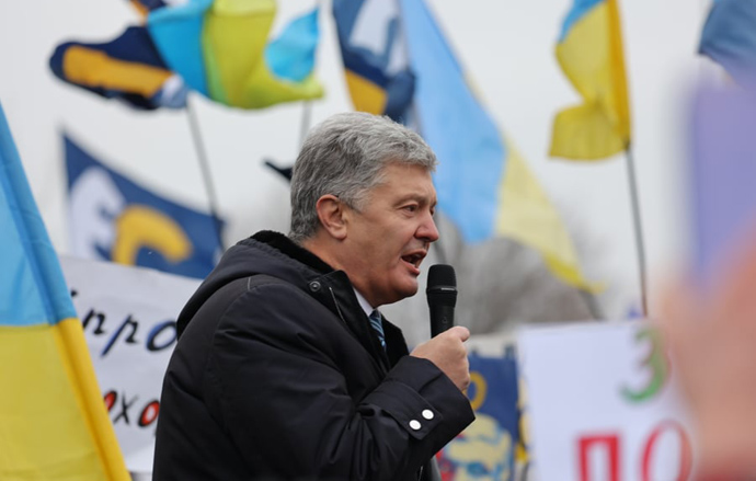 У Порошенко заявили об остановке полицией автобуса со сторонниками его партии возле Краматорска
