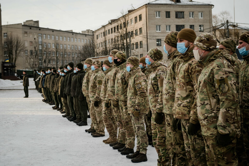 В Славянске военные развернули флаги в День Соборности. Фото: ВСУ