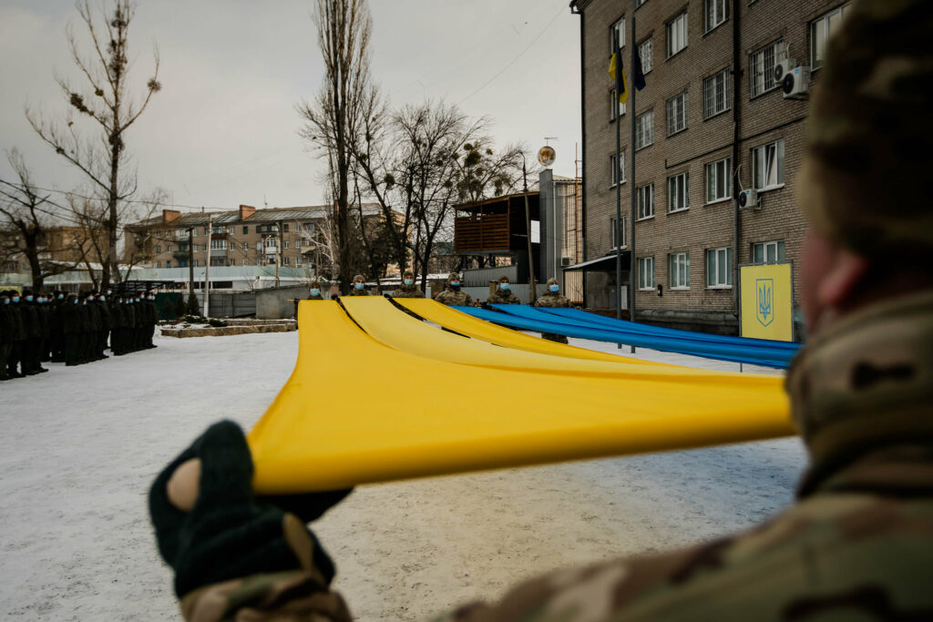 В Славянске военные развернули флаги в День Соборности