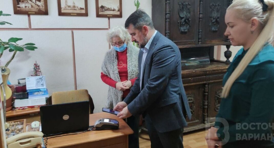 Голова ВЦА Слов'янська передав "ковідну тисячу" музею