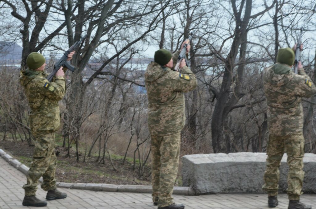 В Мариуполе почтили павших киборгов