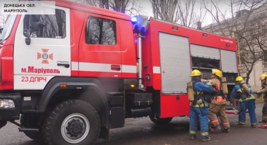 В Мариуполе тушили пожар в больнице: эвакуировали персонал и больных