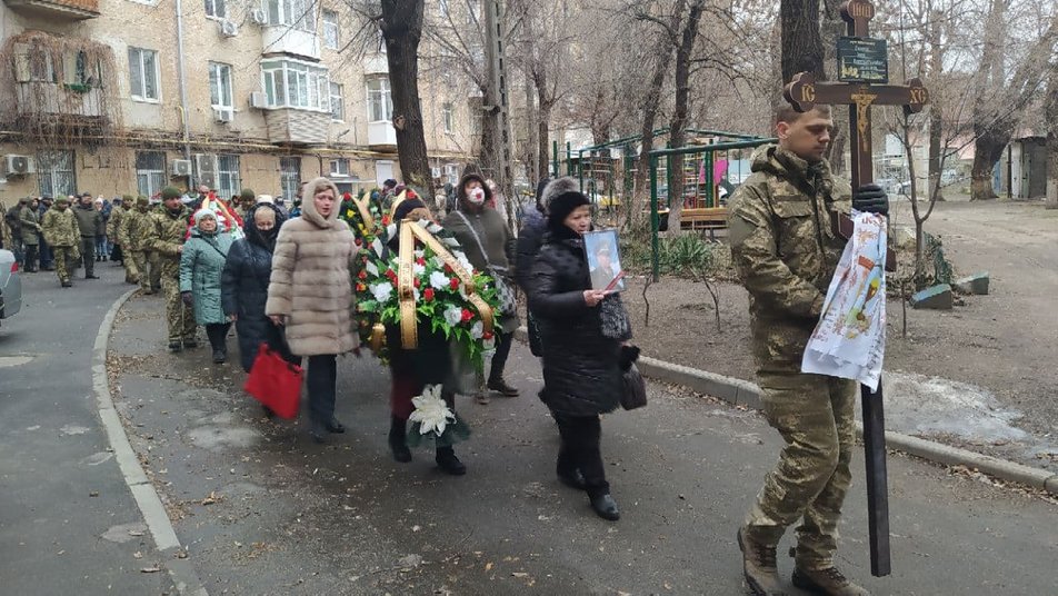 У Дніпрі попрощалися із загиблим у зоні ООС лейтенантом ЗСУ (фото)