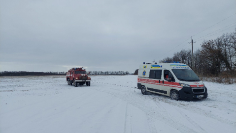 Рятувальники ДСНС Донеччини тричі допомагали водіям, які застрягли в дорозі через негоду