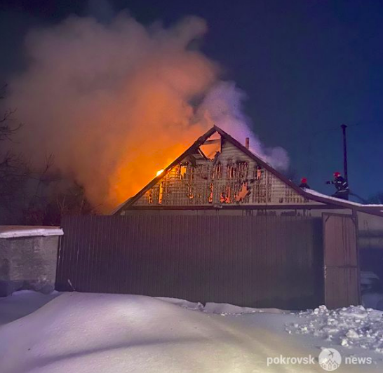 У новорічну ніч у Мирнограді згорів будинок