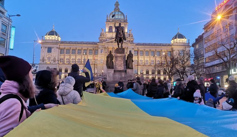 Акции в поддержку суверенности Украины прошли по всему миру (фото)