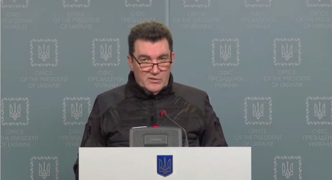 Данілов: НАТО має намір захищати вантажі зі зброєю для України