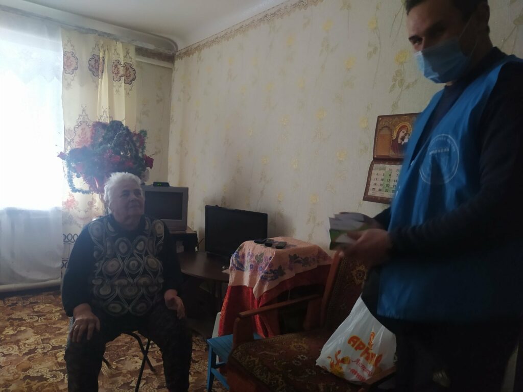Волонтеры доставляют в прифронтовые громады на Донбассе лекарства по программе Доступні ліки: как их получить