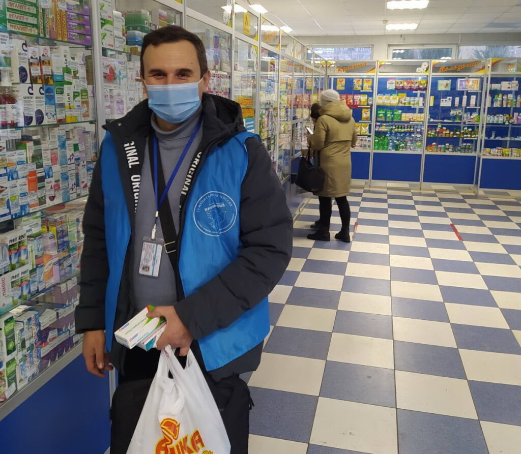 Волонтеры доставляют в прифронтовые громады на Донбассе лекарства по программе Доступні ліки