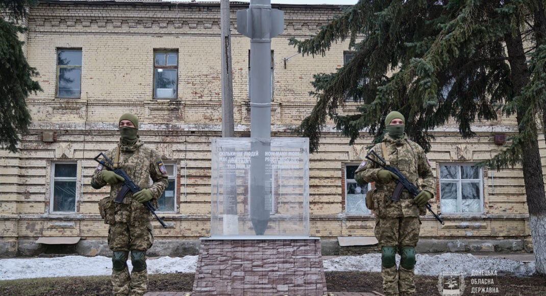 У Краматорську вшанували пам'ять загиблих городян під час обстрілу житлового кварталу з боку НЗФ (фото)