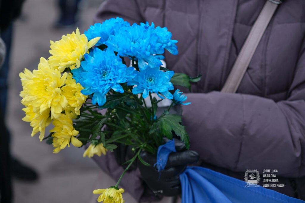 В Краматорске почтили память погибших горожан в ходе обстрела жилого квартала со стороны НВФ