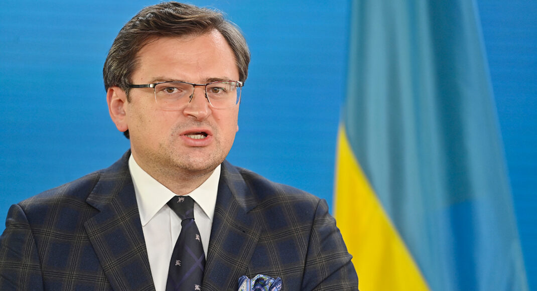 Кулеба закликав Німеччину надати більше зброї Україні та жорстко розкритикував за зволікання