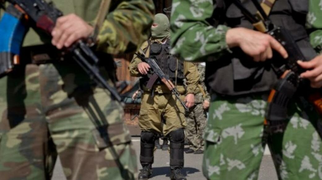 На Луганщині окупанти посилюють мобілізацію, повістки вручають навіть лікарям, — ОВА