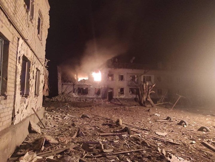 Наслідки атаки військ РФ на Старобільськ: 6 людей отримали поранення, є загиблий (фото)