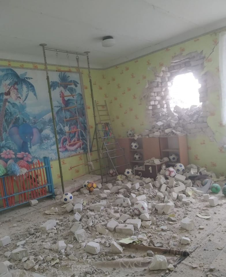 В Станице Луганской под обстрел оккупантов попал детский сад (фото)