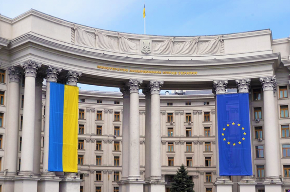 У МЗС заявили, що Україна наполягає на застосуванні проти Росії санкцій, щоб послати однозначний сигнал про неприпустимість подальшої ескалації