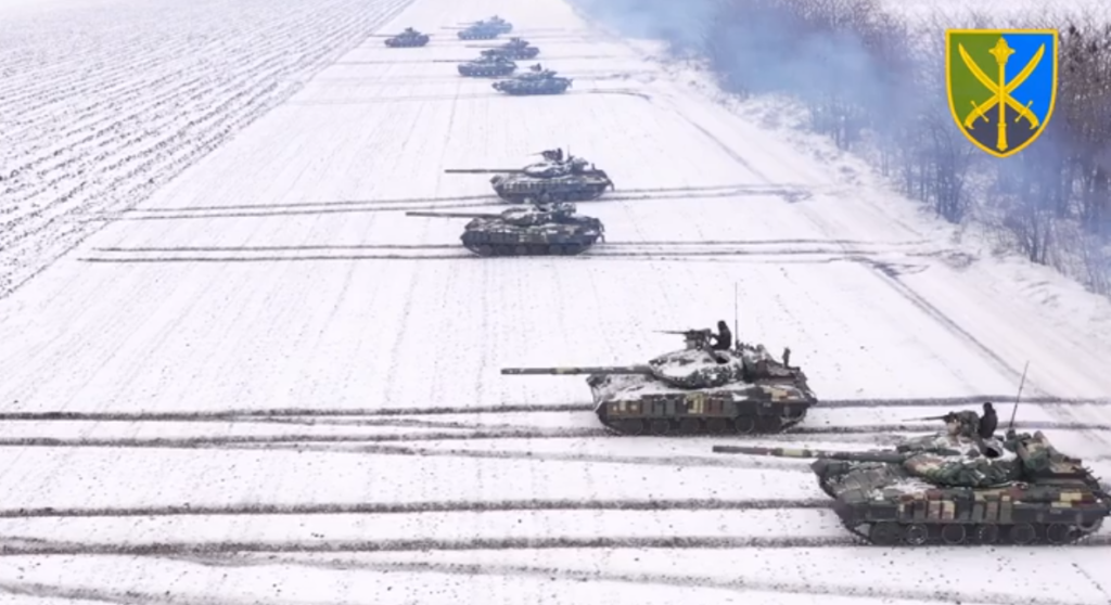 Російські окупанти атакують Старобільськ, військові знищили два російські танки та БТР