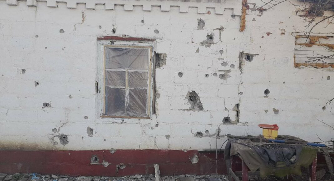 Оккупанты обстреляли окрестности Марьинки и другие населенные пункты: разрушены жилые дома