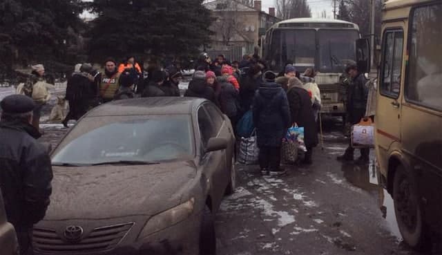 Очереди у банкоматов в Донецке и эвакуация людей из ОРДЛО: нардеп озвучил причину