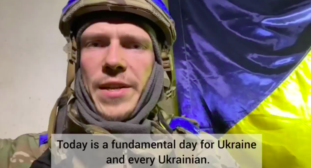 Полк "Азов" из Мариуполя поздравил украинцев с Днем добровольца