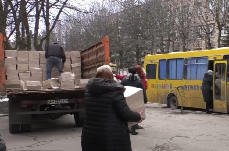 До Краматорська доставлено 40 тисяч продуктових наборів для людей соціально незахищених груп