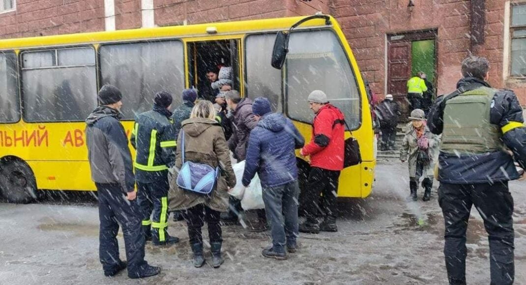 В ДонОГА сообщили, что около 400 жителей Волновахи и окрестных поселков удалось эвакуировать за сегодня: оккупанты не прекращали обстрел