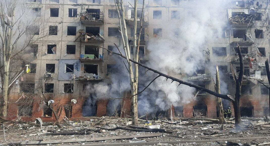 Окупанти рф завдали ракетного удару по Краматорську, є загиблі і поранені (фото)