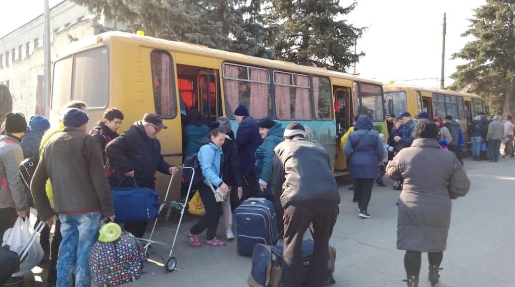 Сегодня из Луганщины эвакуировали более 400 человек (видео)