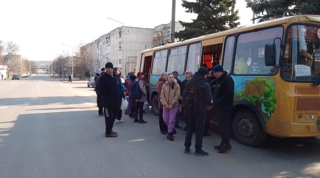 Сьогодні вдалося евакуювати понад 400 жителів Луганщини (відео)