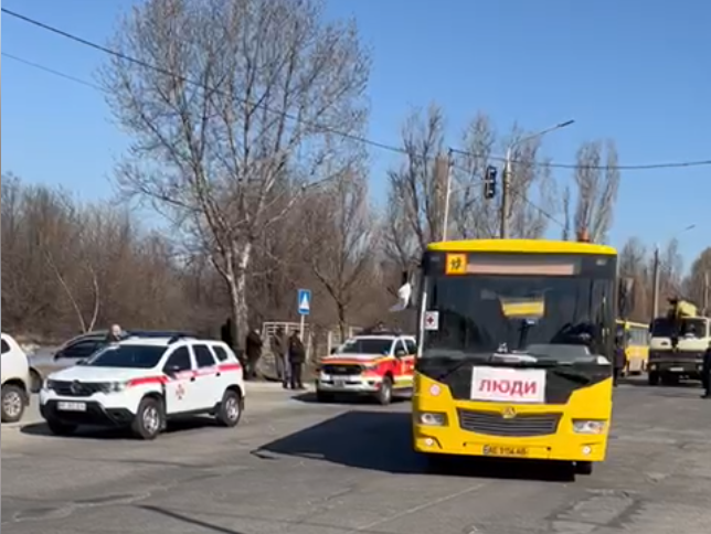 З Бердянська в Запоріжжя прибуло більше тисячі біженців з Маріуполя