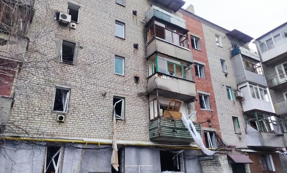 Российские оккупанты продолжают накрывать огнем Лисичанск, бьют из всех калибров (видео)