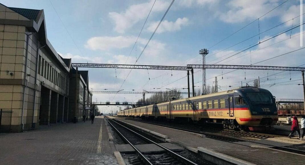 Ворог обстріляв залізницю в Покровську, з якого проводиться евакуація населення