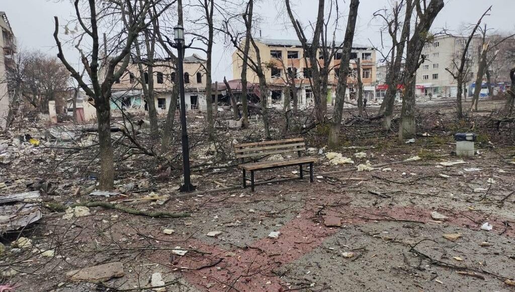 Російські війська всю ніч обстрілювали Ізюм на Харківщині: постраждав центр міста
