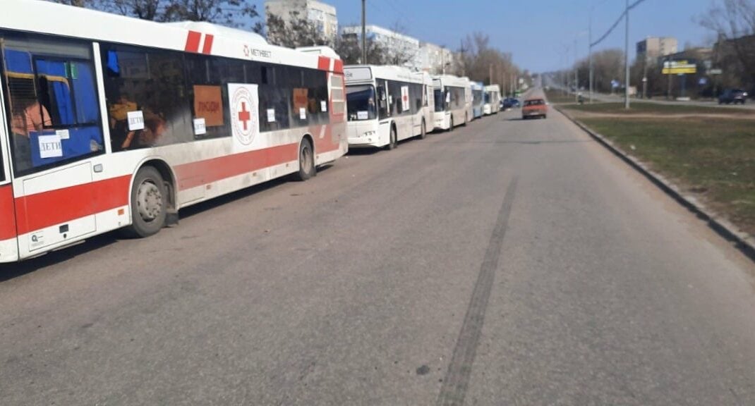 Понад 4 тис. маріупольців сьогодні змогли потрапити в Запоріжжя: частину автобусів окупанти завернули, - радник мера