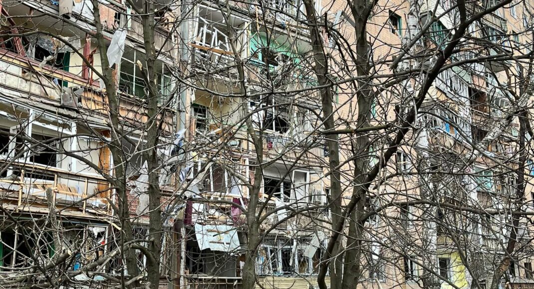 У Краматорську в результаті обстрілу постраждали житлові будинки і магазини: є жертви