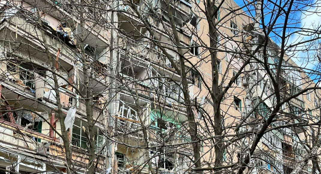 В Краматорске в результате обстрела пострадали жилые дома и магазины: есть жертвы