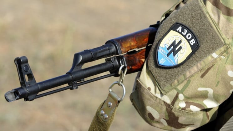 Враг сбрасывает бомбы на детей Мариуполя, — полк "Азов"